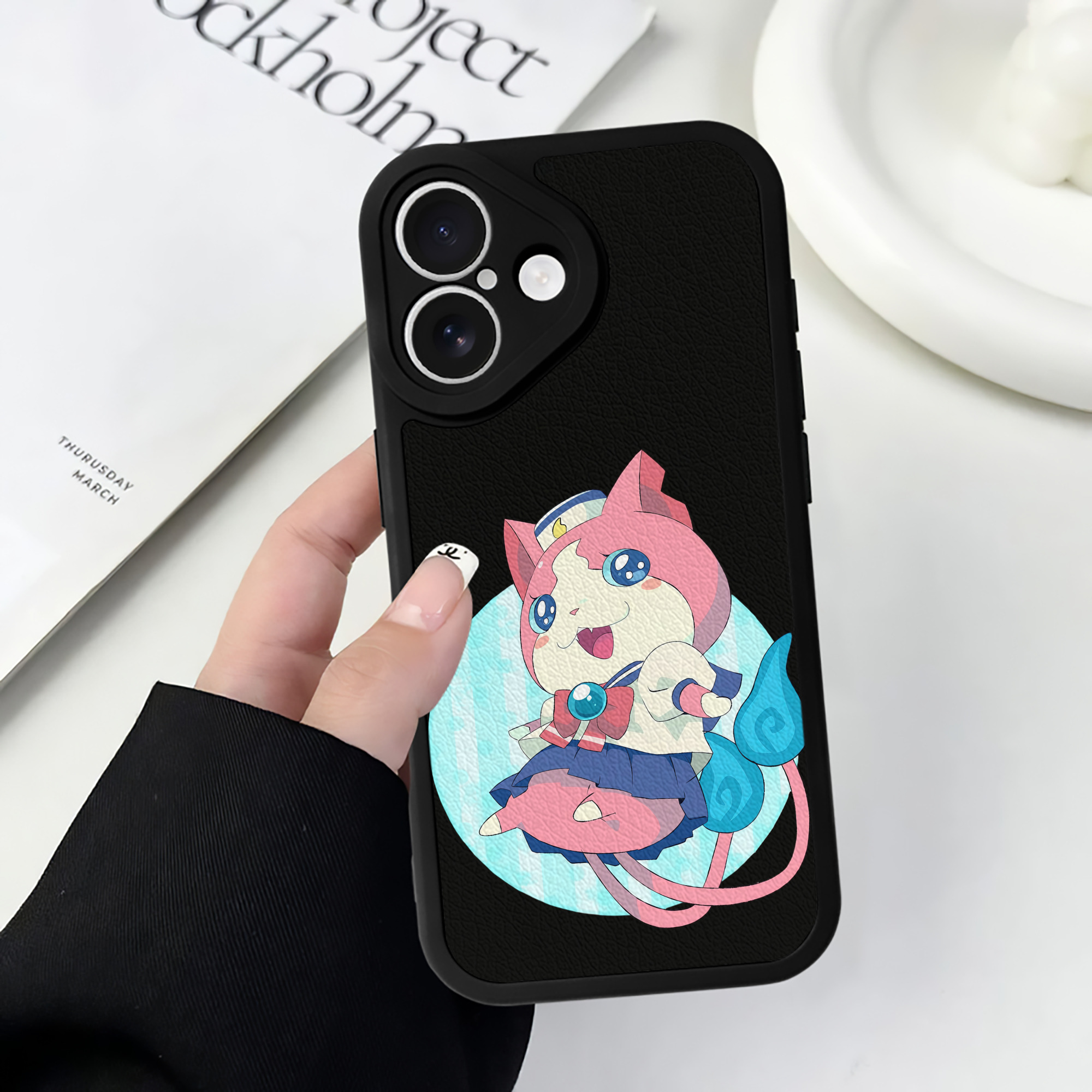 （画像用） 妖怪ウォッチ Yo-kai Watch 【iPhone 16シリーズ対応】シリコンスマホケース（レザー調） 材質：シリコン